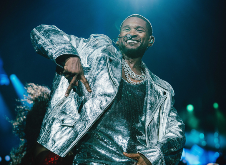 Usher vistiendo Messika durante sus conciertos en París