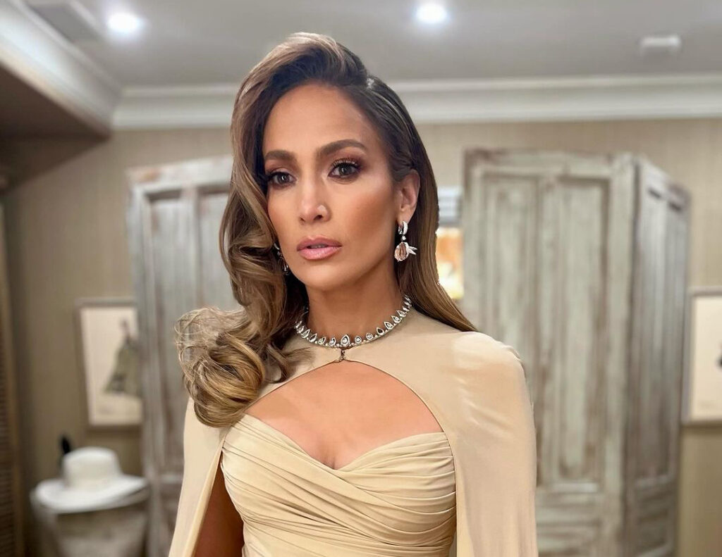Jennifer Lopez in Messika - Post Instagram (BD) (3)
