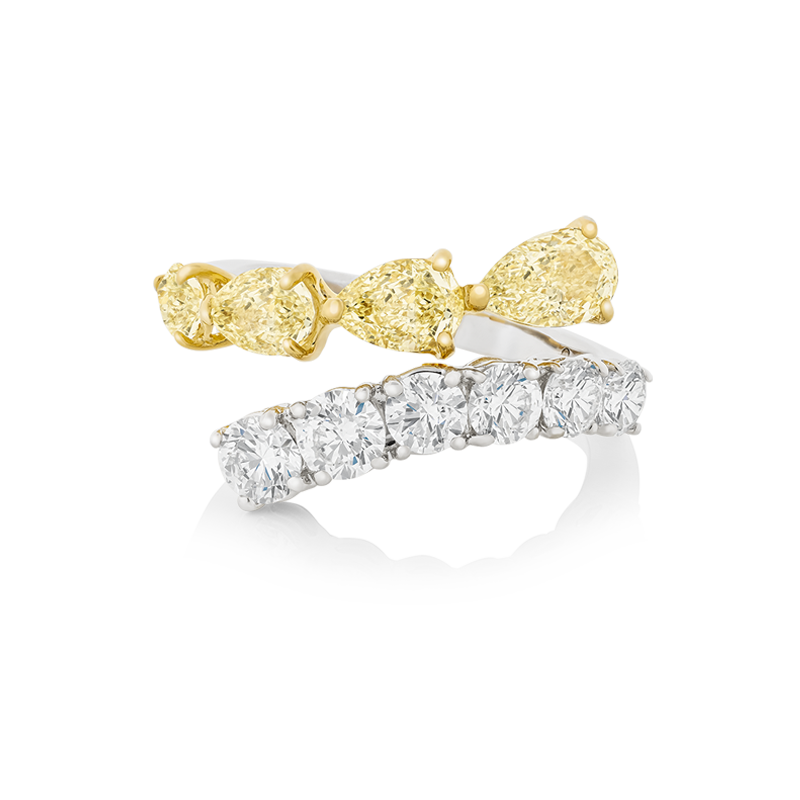 Set de Aretes, Gargantilla, Brazalete y Anillo con diamantes EMWA Joyas. Diamantes blancos corte brillante y fancy yellow corte pera Ref: DMS101477NBER