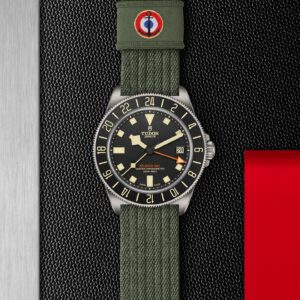 Reloj Tudor Pelagos FXD GMT, Caja de titanio de 42 mm, Correa de tejido verde. Ref: M2542G247NU-0002