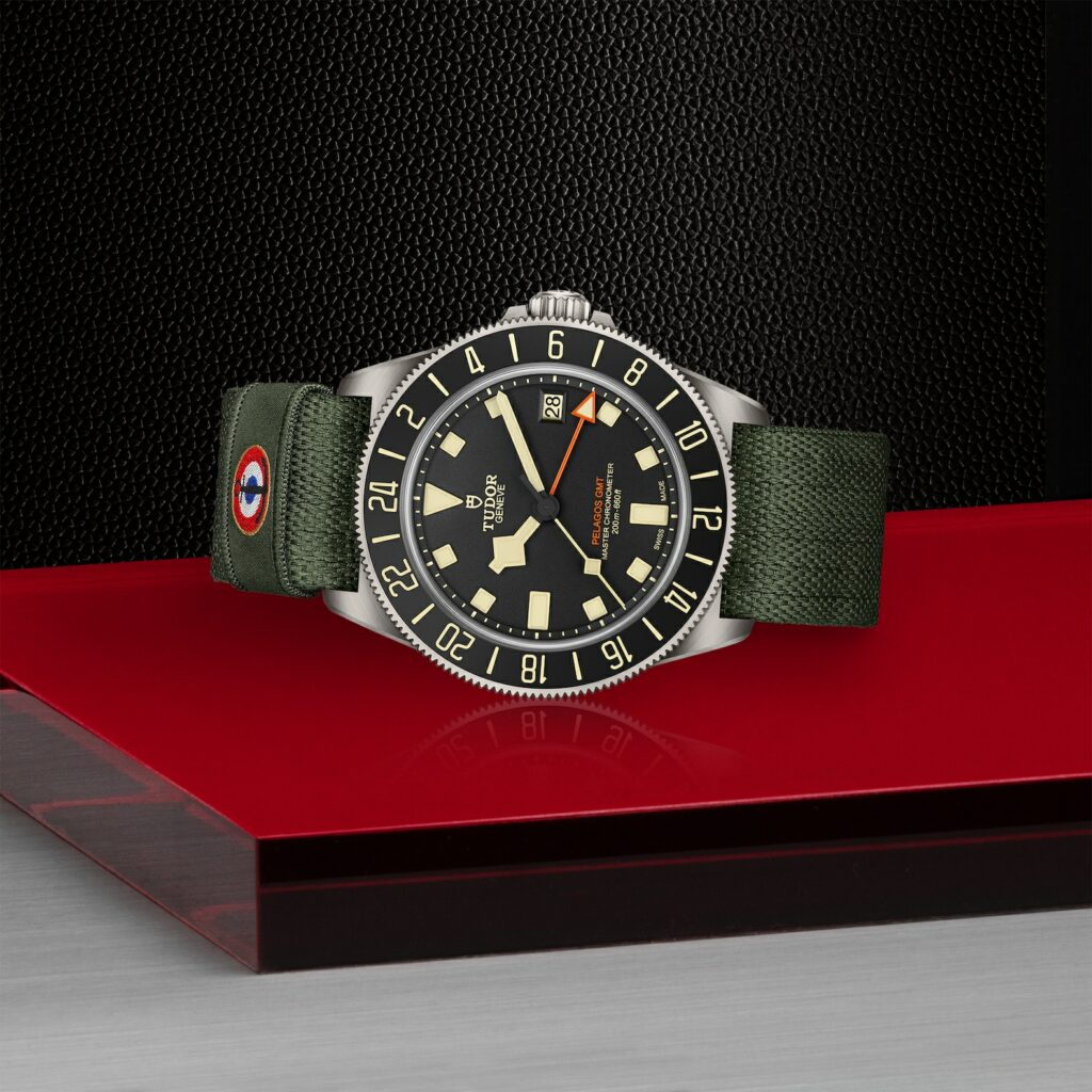 Reloj Tudor Pelagos FXD GMT, Caja de titanio de 42 mm, Correa de tejido verde. Ref: M2542G247NU-0002