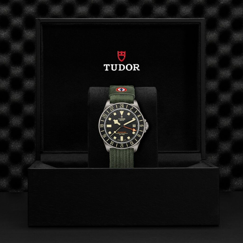 Reloj Tudor Pelagos FXD GMT, Caja de titanio de 42 mm, Correa de tejido verde. Ref: M2542G247NU-0002