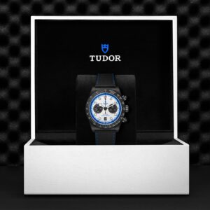 Reloj Tudor Black Bay Chrono en EMWA. 42mm caja de fibra de carbón negra, esfera “Racing white”. Ref: M79377KN-0001