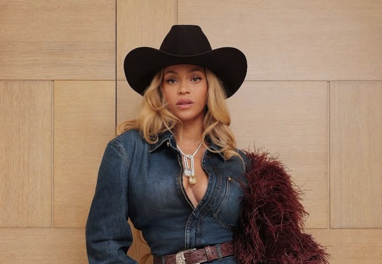 1 Beyoncé in Messika - Louis Vuitton Menswear Fashion Show - 0620255
