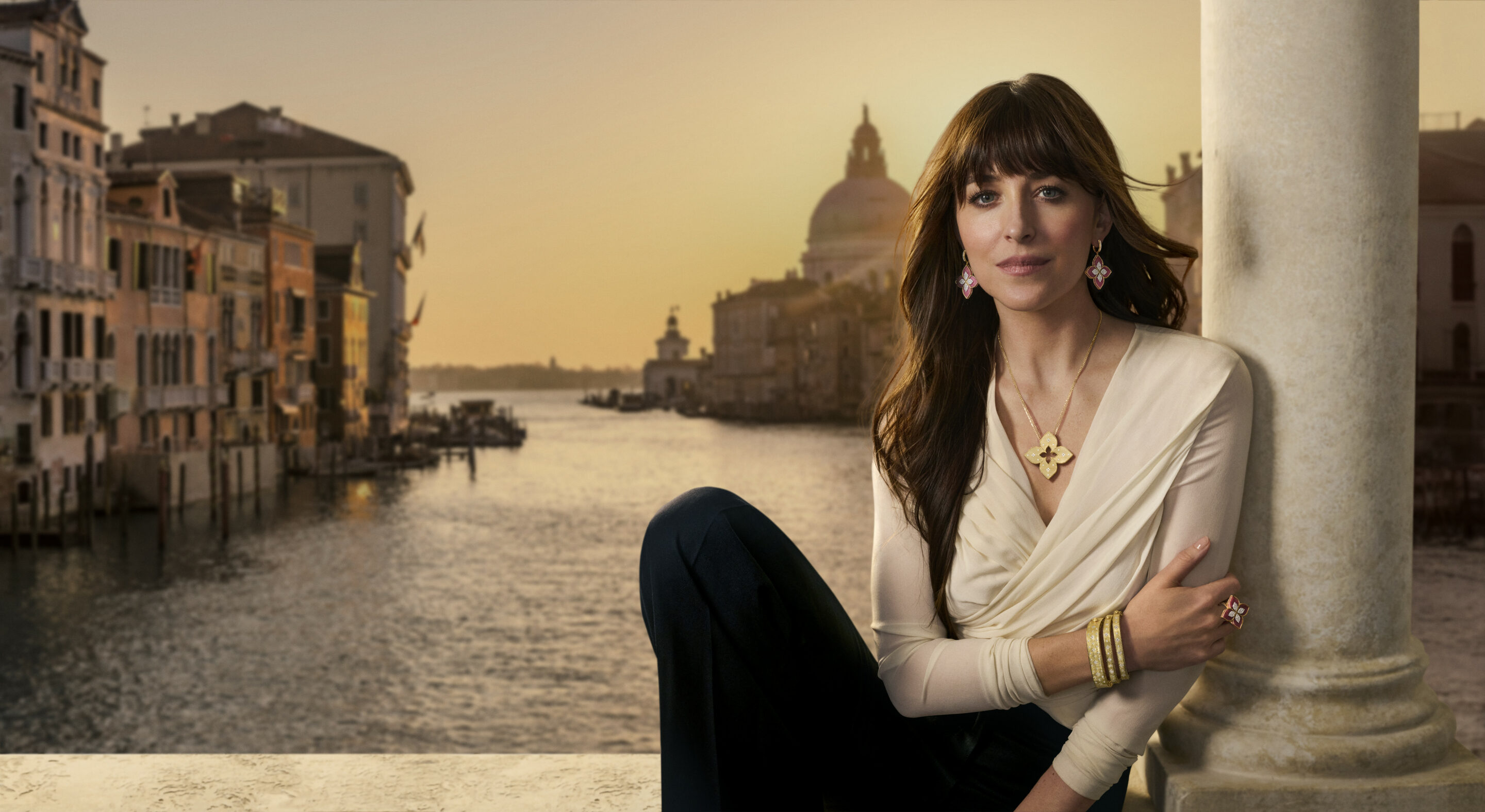 Rc_Dakota Johnson_L&S_1